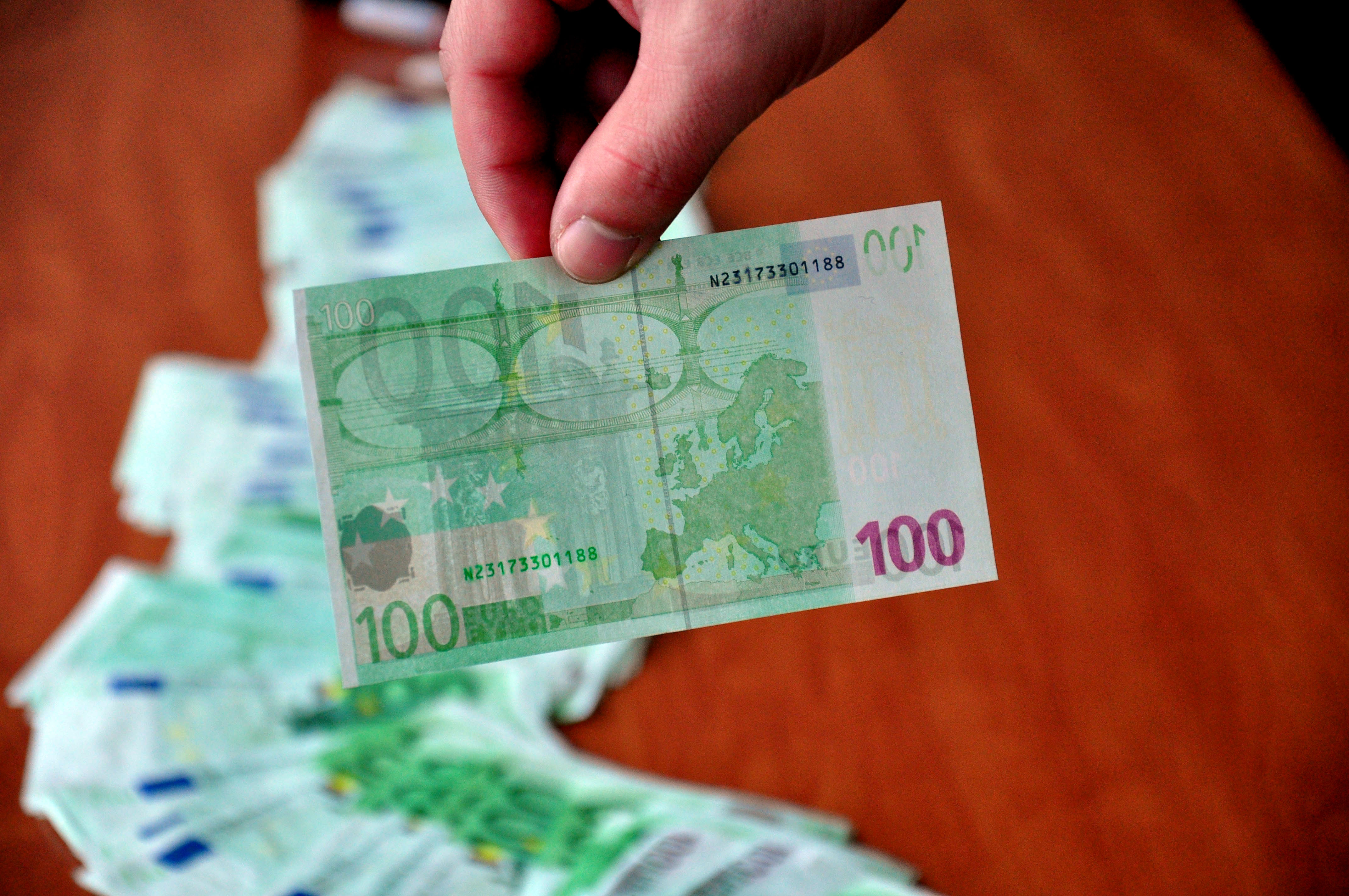 Κέρδη ενός δισ. ευρώ για τους 53 επώνυμους τοκογλύφους