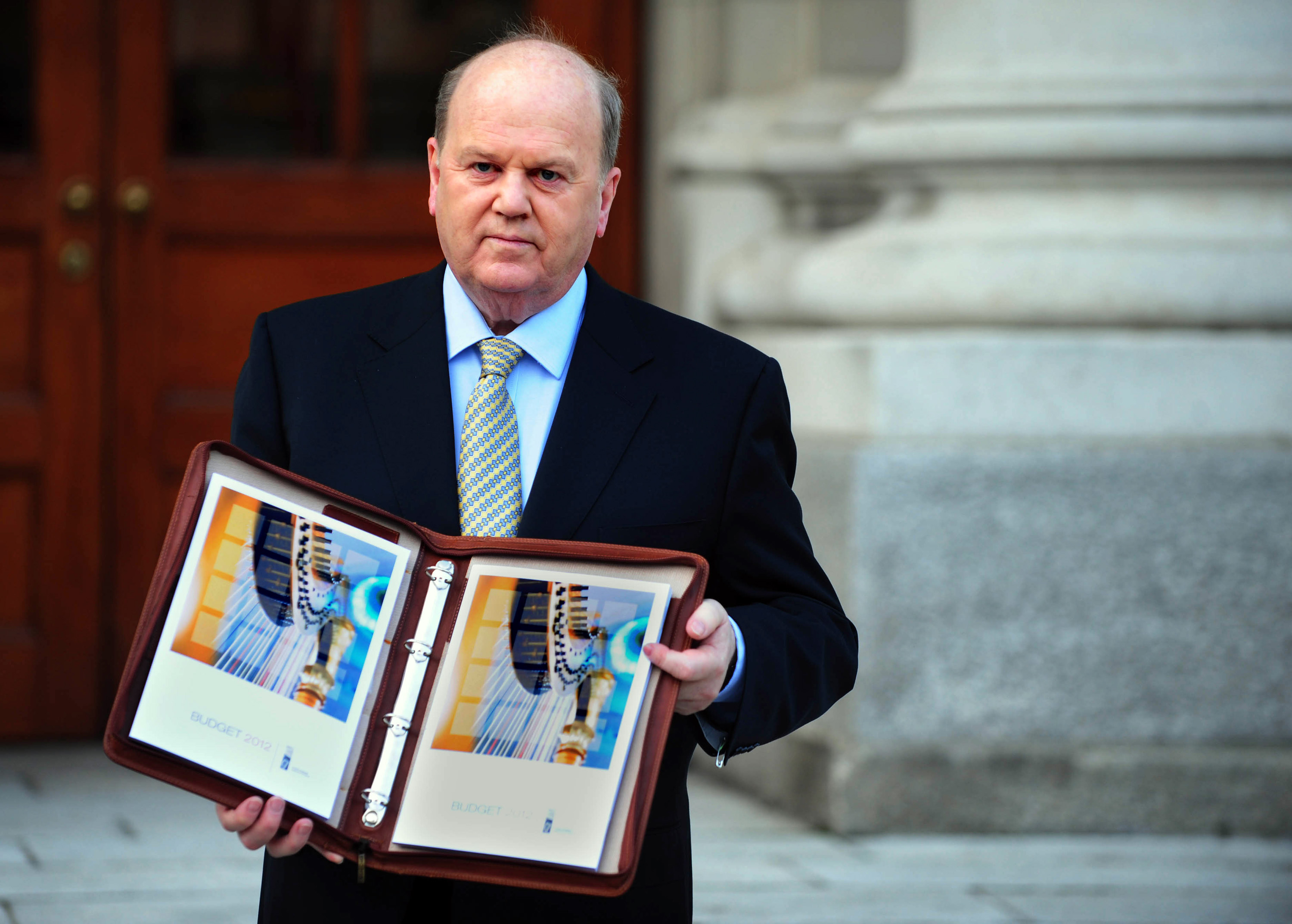 Ιρλανδία: Περισσότεροι φόροι και περικοπές μισθών