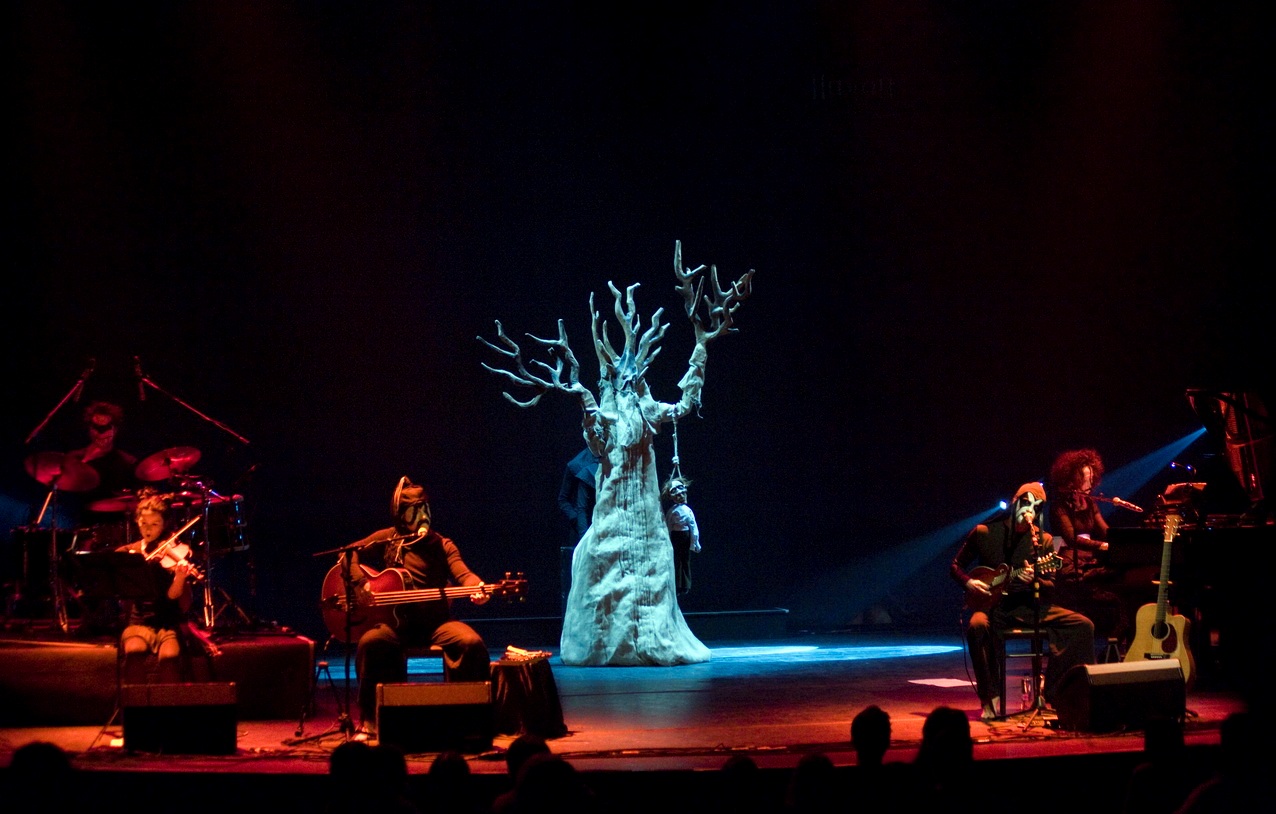 Dirty Granny Tales: Φορούν µάσκες, είναι απόκοσµοι