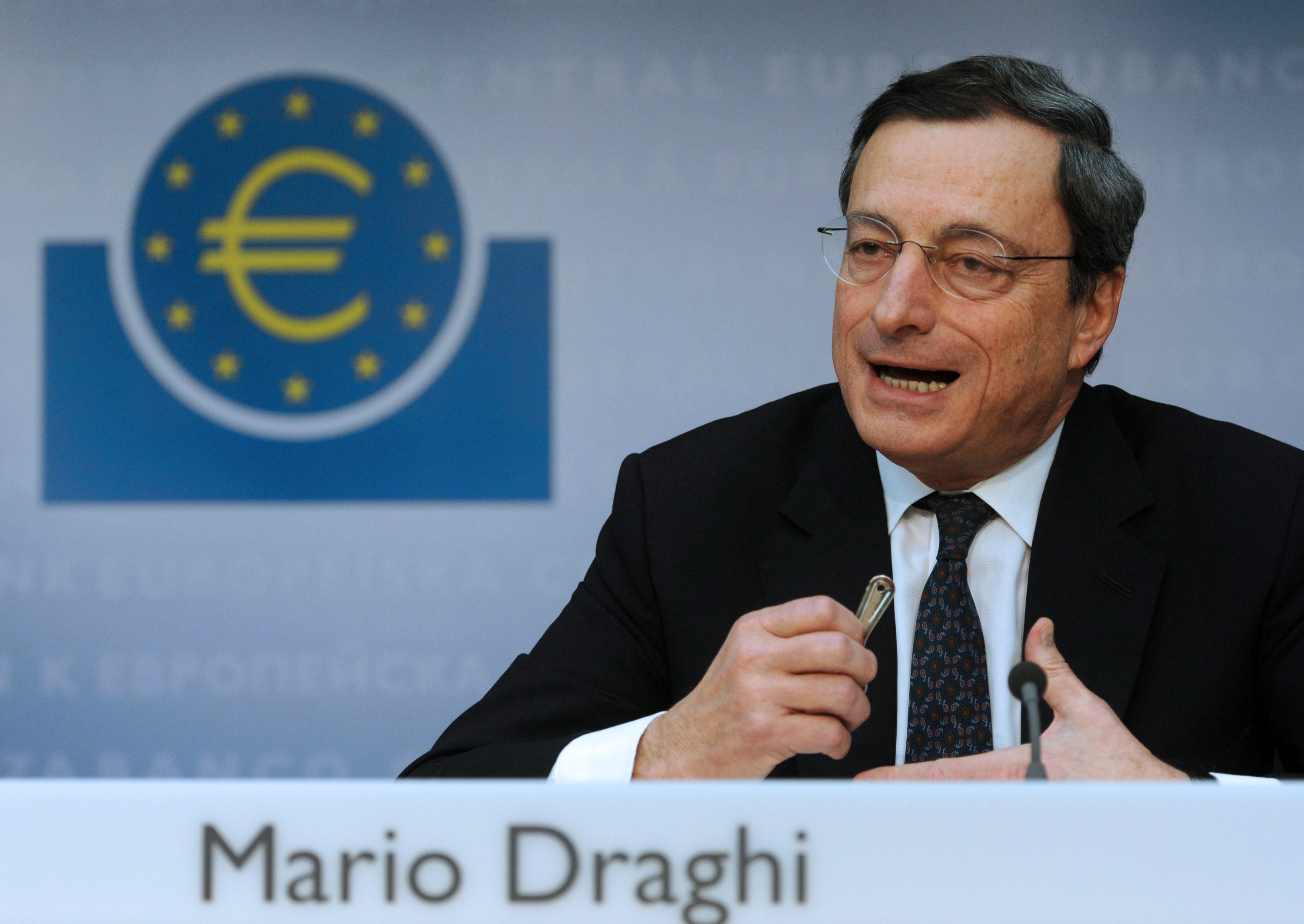 Ντράγκι: Mην υπολογίζετε σε «ξένους σωτήρες»