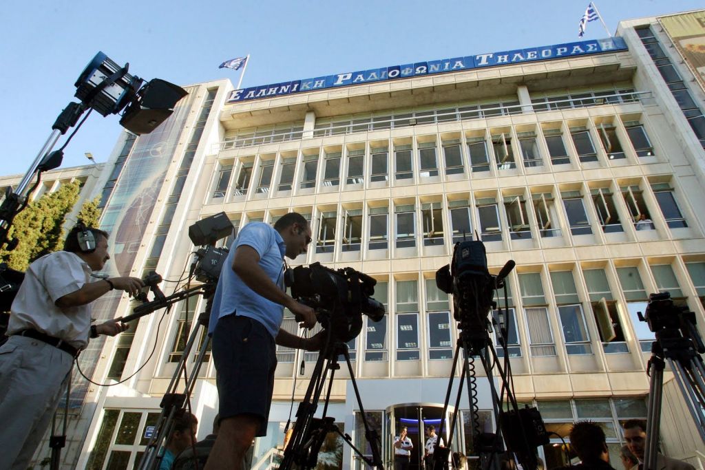 Εκτός ΔΕΚΟ η ΕΡΤ και όχι ενιαίο μισθολόγιο για τους δημοσιογράφους