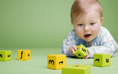 Τα μωρά μαθαίνουν πρώτα γραμματική