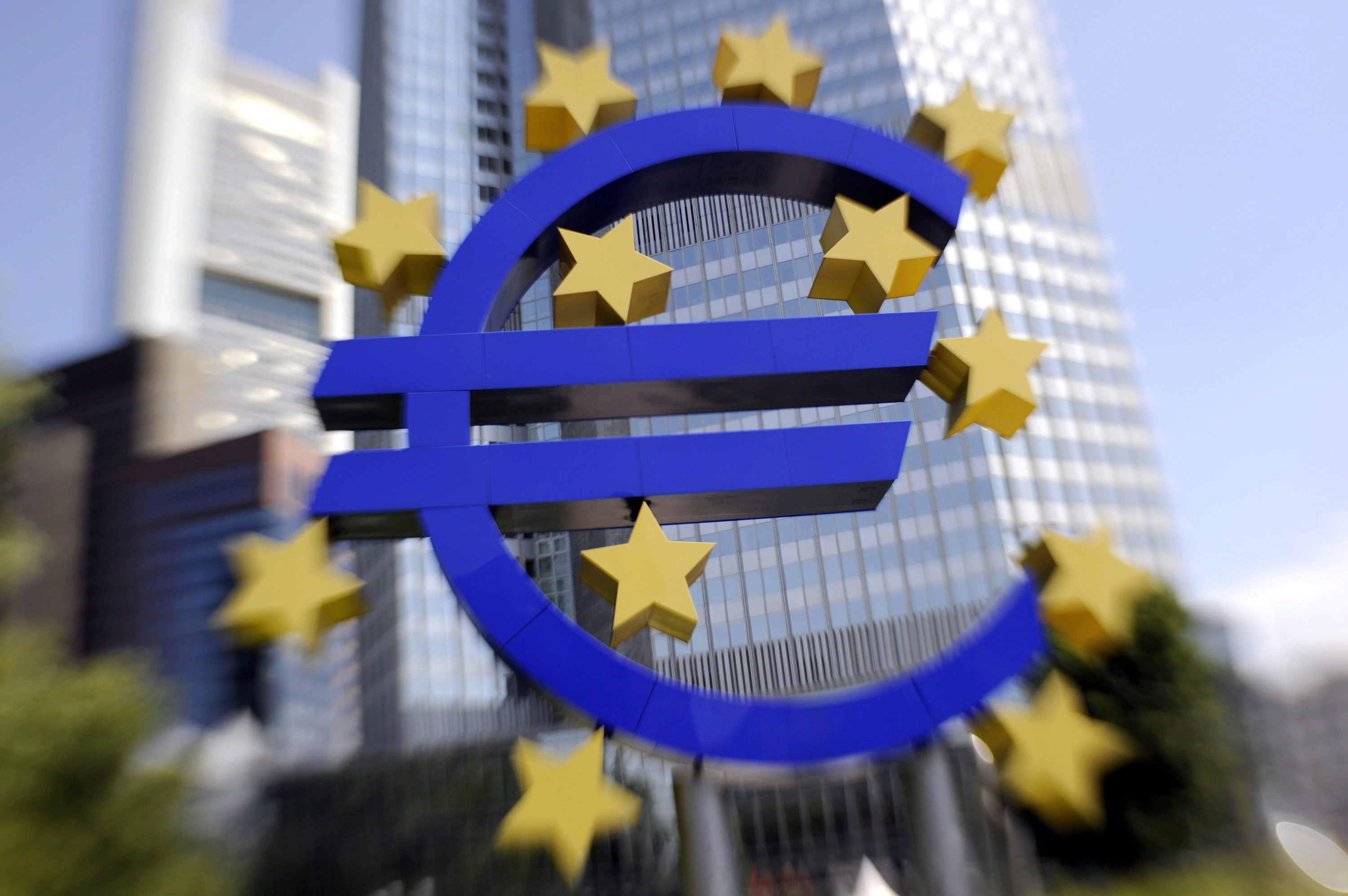 Οι τράπεζες της ευρωζώνης κατέθεσαν 453,18 δισ. ευρώ στην ΕΚΤ
