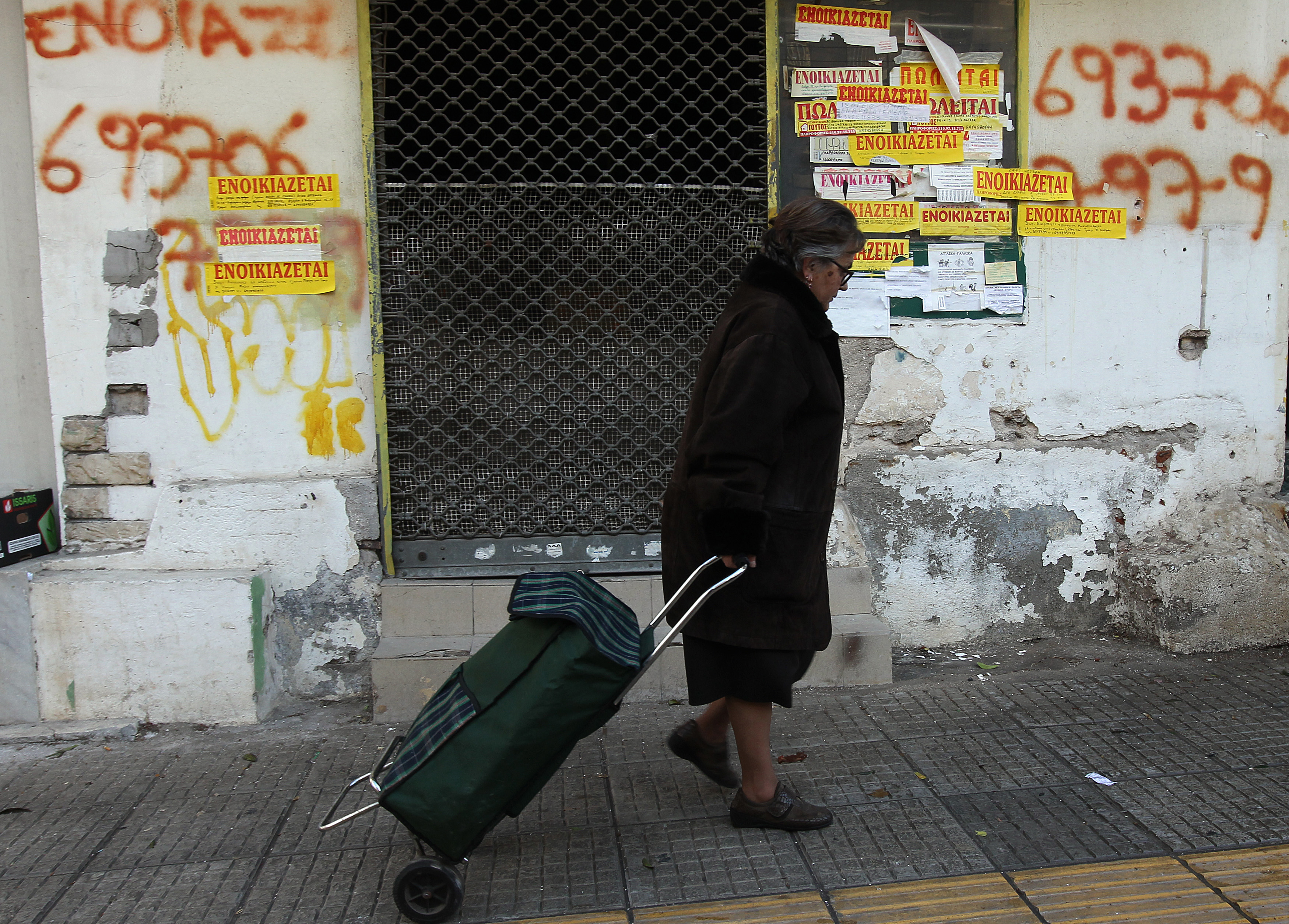 Der Spiegel: Αθήνα, πόλη υπό κατάρρευση