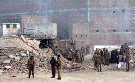 Πακιστάν: 30 νεκροί από αεροπορικές επιδρομές κατά ισλαμιστών ανταρτών