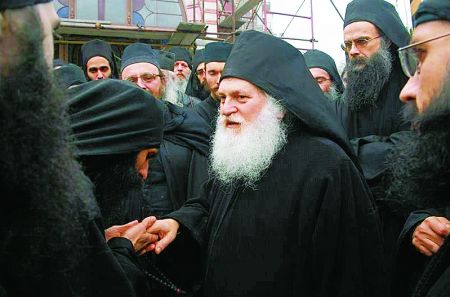 Αρχισε και διεκόπη η δίκη για το σκάνδαλο της Μονής Βατοπαιδίου