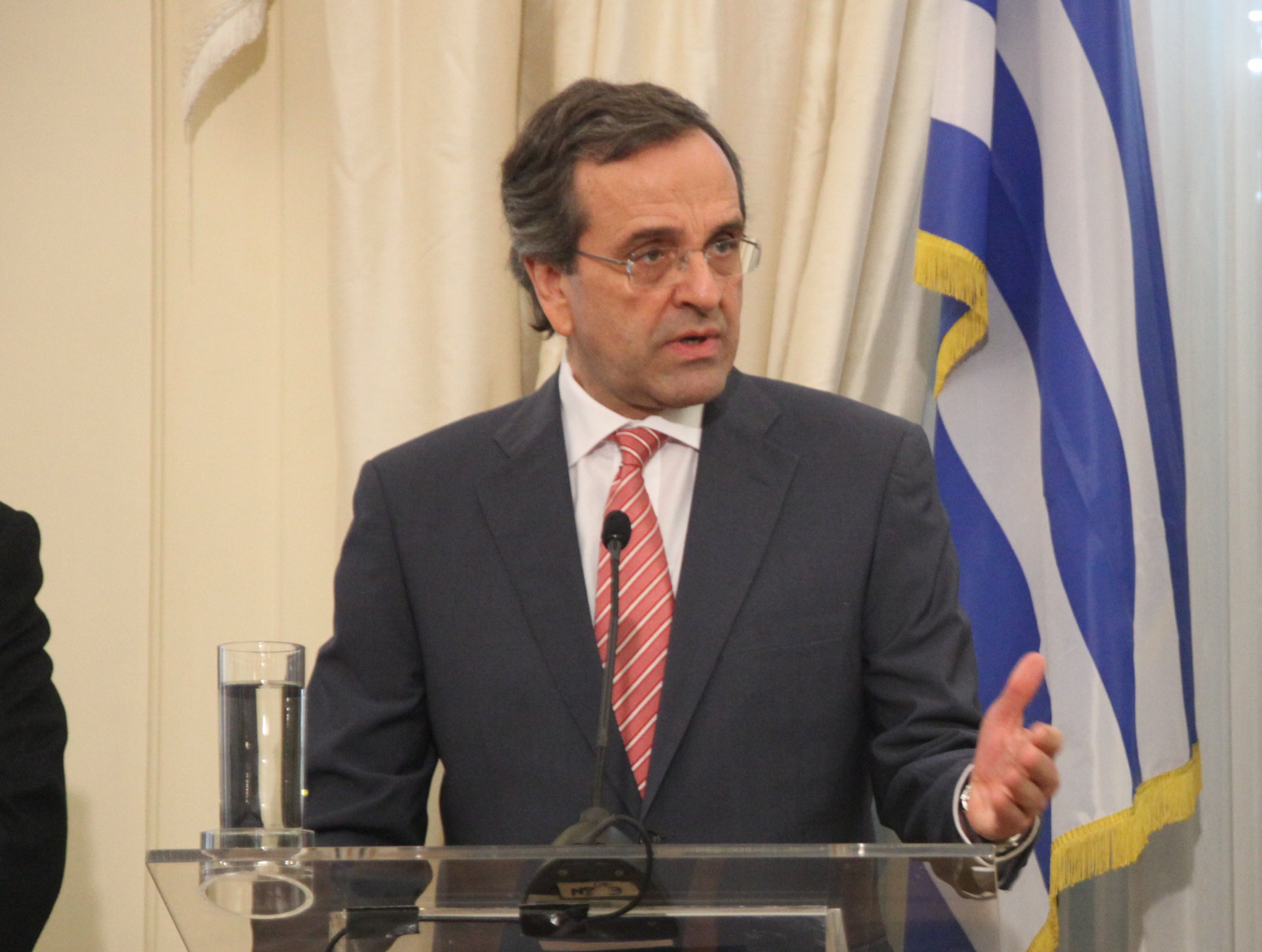 Συμμαχία με Πούτιν χτίζει ο Σαμαράς και στηρίζει Καραμανλή για Βατοπαίδι