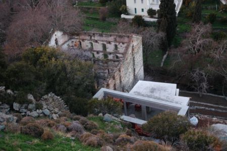 Νέο μπλόκο στις εργασίες δίπλα στη «Φάμπρικα Εμπειρίκου» στην Ανδρο