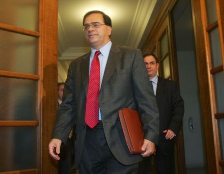 H επιλογή του Γκίκα Χαρδούβελη στο επίκεντρο των ξένων ΜΜΕ