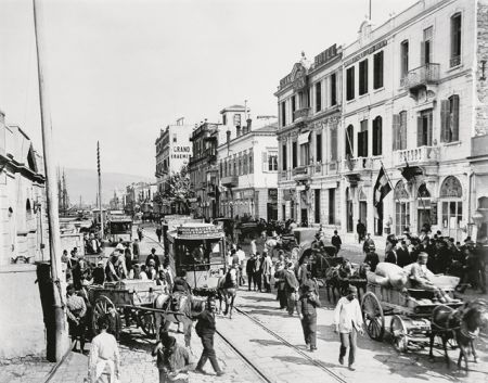 Μια ιστορία ενηλικίωσης στην κοσμοπολίτικη Σμύρνη