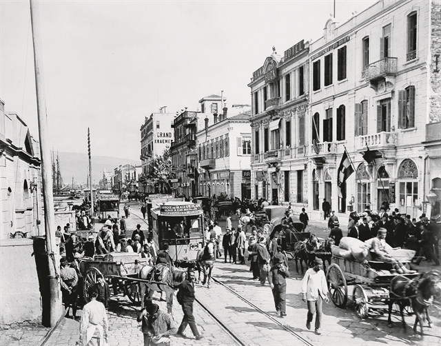 Μια ιστορία ενηλικίωσης στην κοσμοπολίτικη Σμύρνη