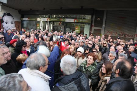 ΣΥΡΙΖΑ: «Η ΝΔ θέλει να ρίξει τις συντάξεις στα 300 ευρώ»