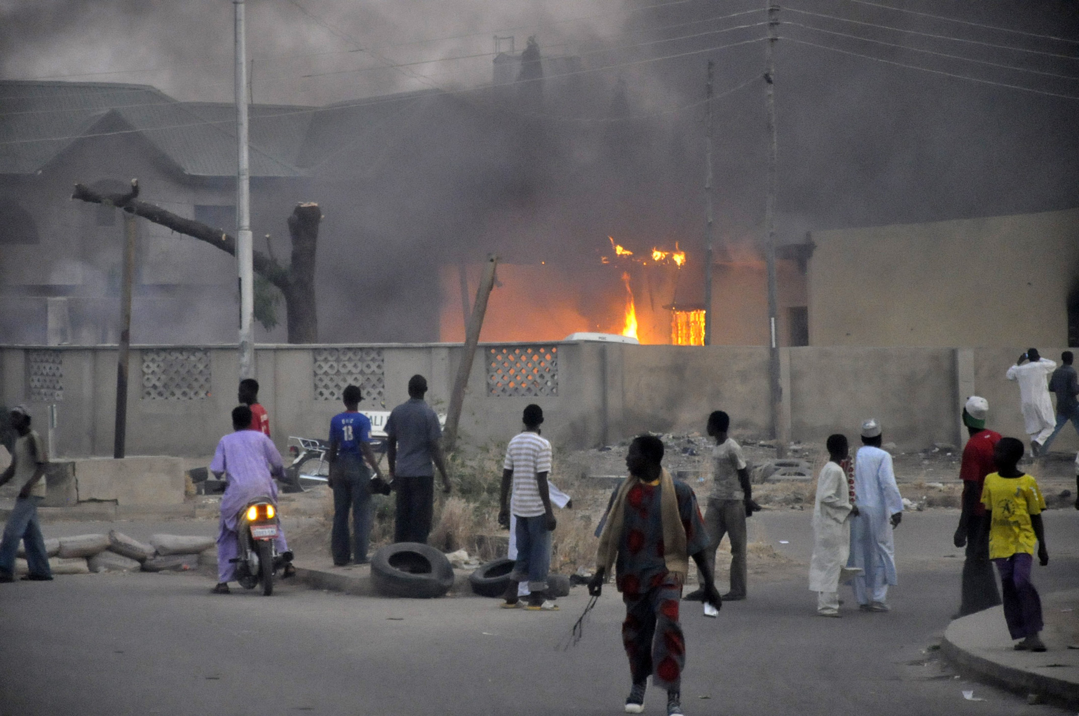 Δεκάδες νεκροί από μπαράζ βομβιστικών επιθέσεων στη Νιγηρία