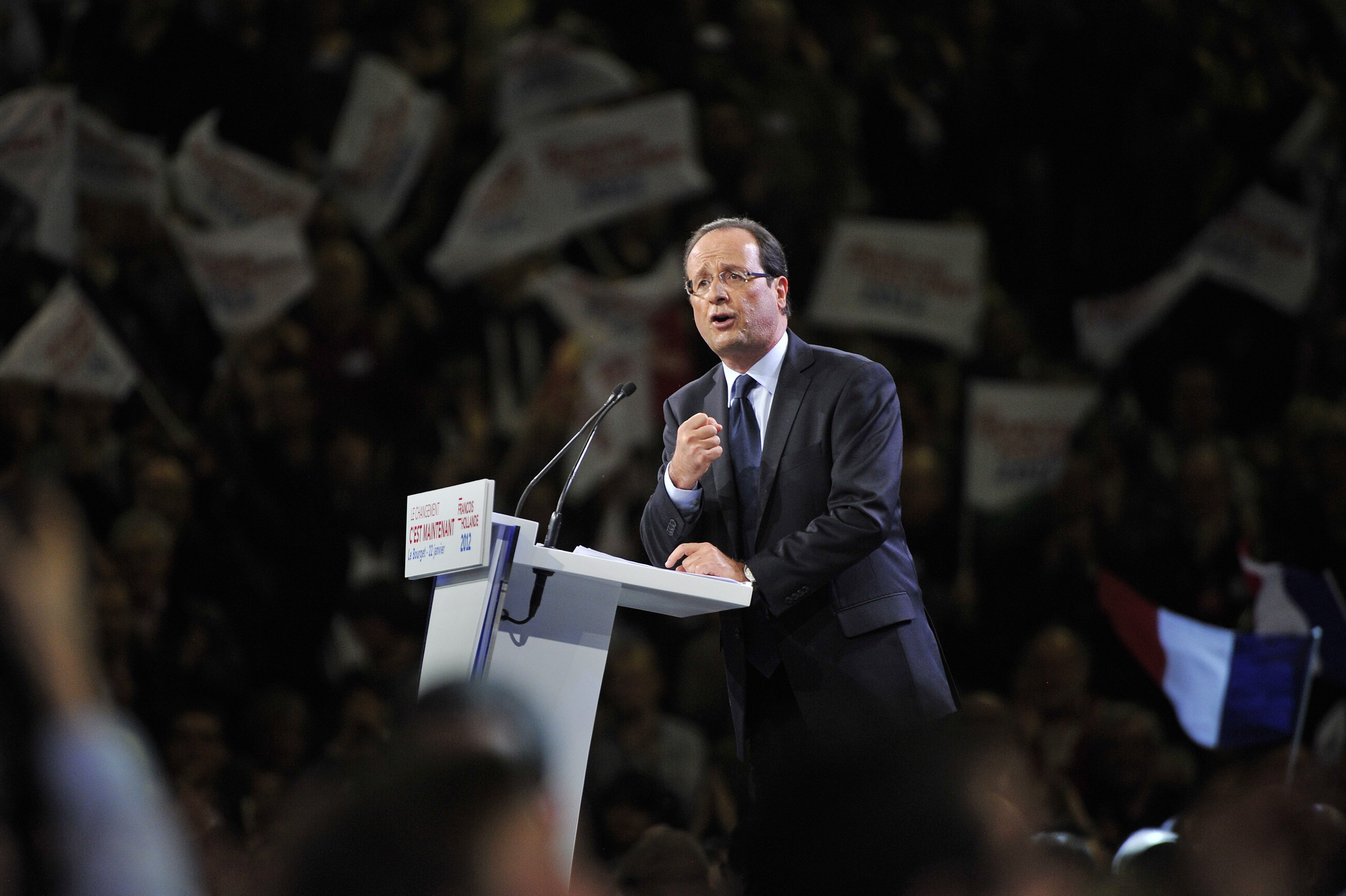Γαλλία – Δημοσκοπήσεις: Ο Ολάντ στο 32% έναντι 25% του Σαρκοζί