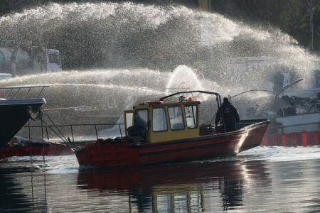 Πυρκαγιά σε θαλαμηγό στη θαλάσσια περιοχή του Σκορπιού