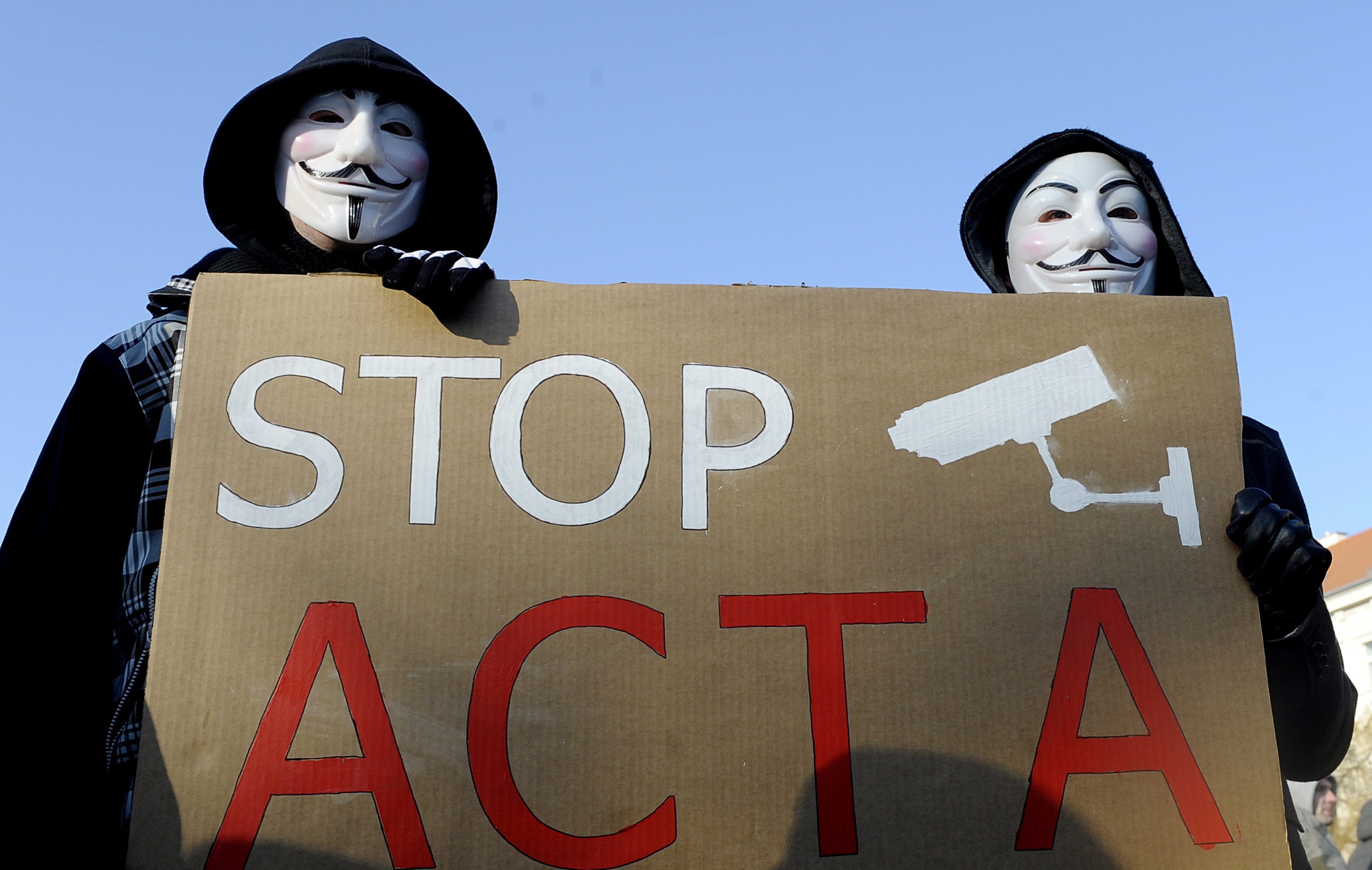 ACTA – Και οι Ελληνες διαδηλώνουν κατά της αντιπειρατικής Συνθήκης