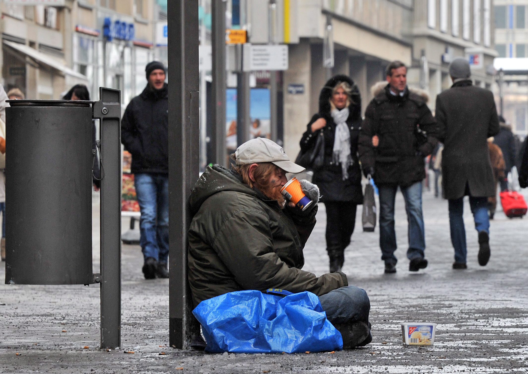 Ενα εκατομμύριο είναι οι άστεγοι κάθε νύχτα σε Ευρώπη και ΗΠΑ