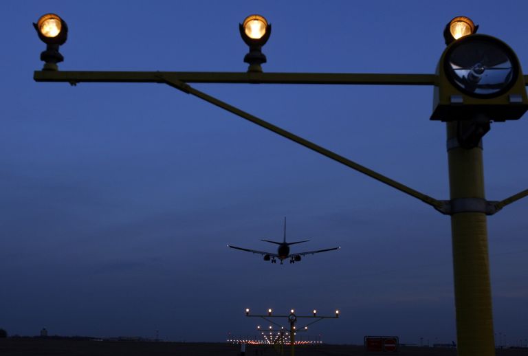 Αναγκαστική προσγείωση αεροσκάφους στη Βουδαπέστη λόγω απειλής για βόμβα | tovima.gr
