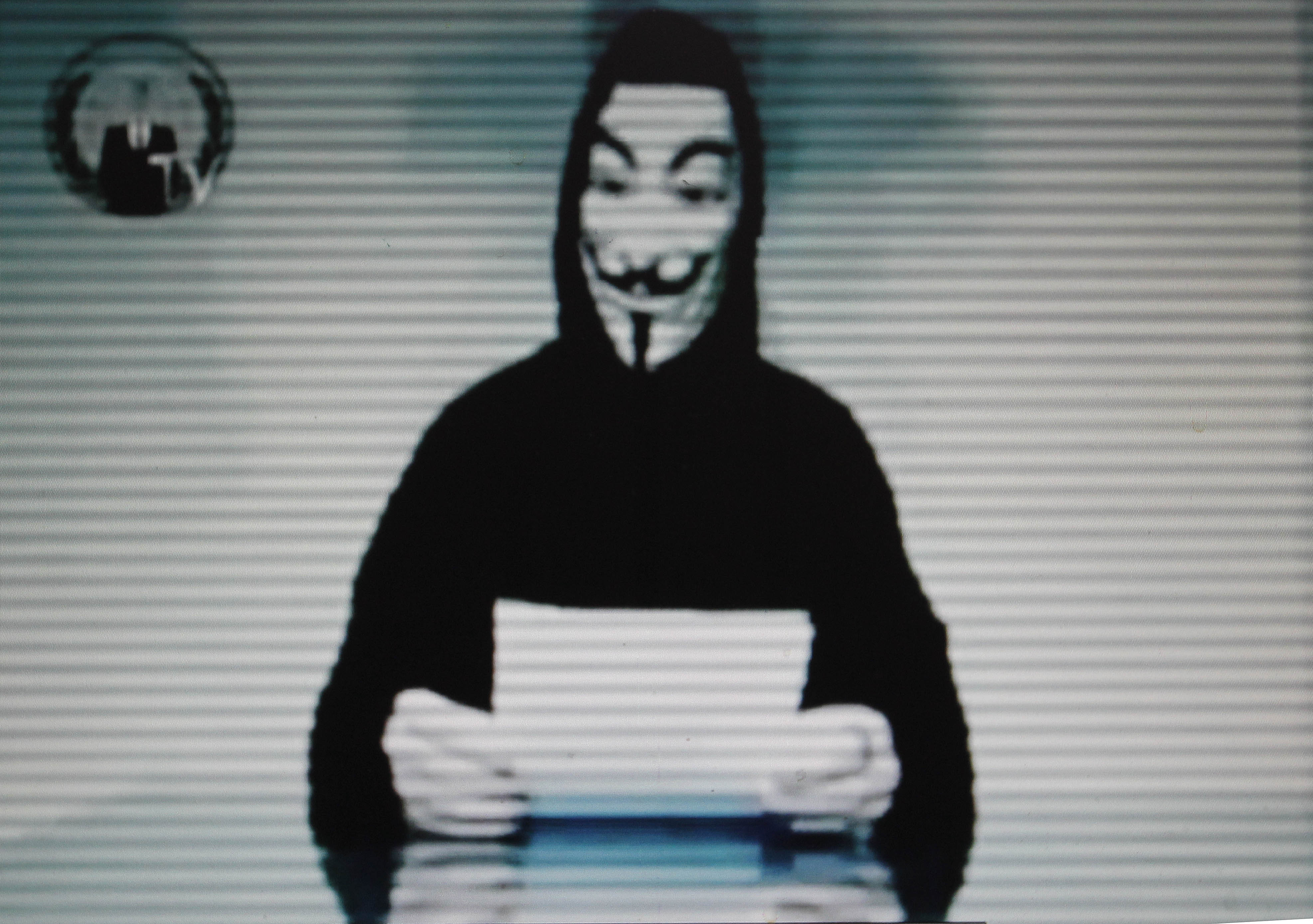 ΗΠΑ: Αξιωματικός του FBI ισχυρίζεται ότι συνελήφθησαν οι Anonymous