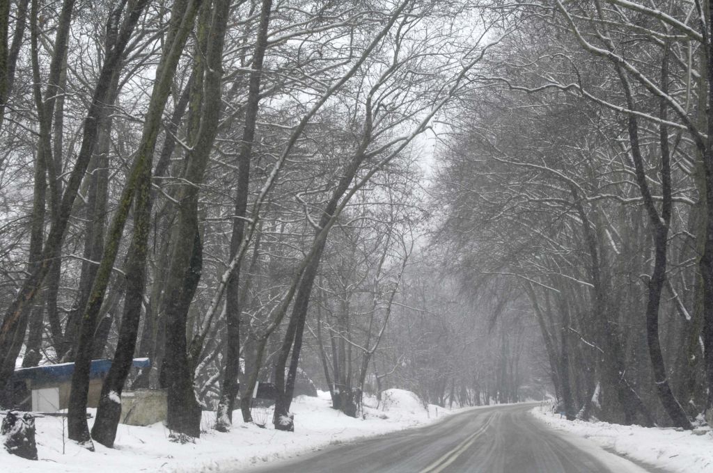 Κρύο και βροχές σε όλη τη χώρα – Στα «λευκά» η Εύβοια