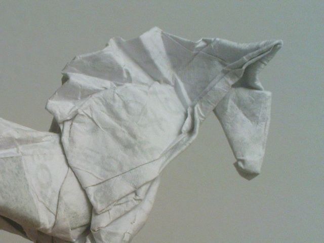Τα παιδιά μαθαίνουν την τέχνη του χαρτιού origami