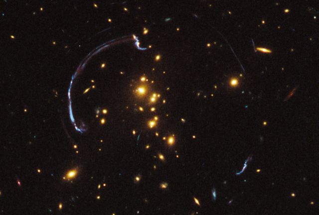 Πανάρχαιος υπέρλαμπρος γαλαξίας