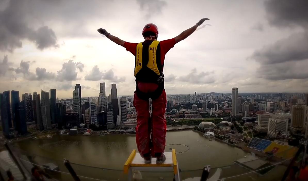 Πώς είναι να πηδάς από 210 μέτρα (βίντεο)