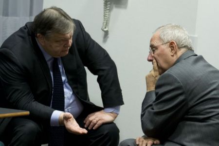 Η υπόγεια μεθόδευση για έξοδο από το ευρώ