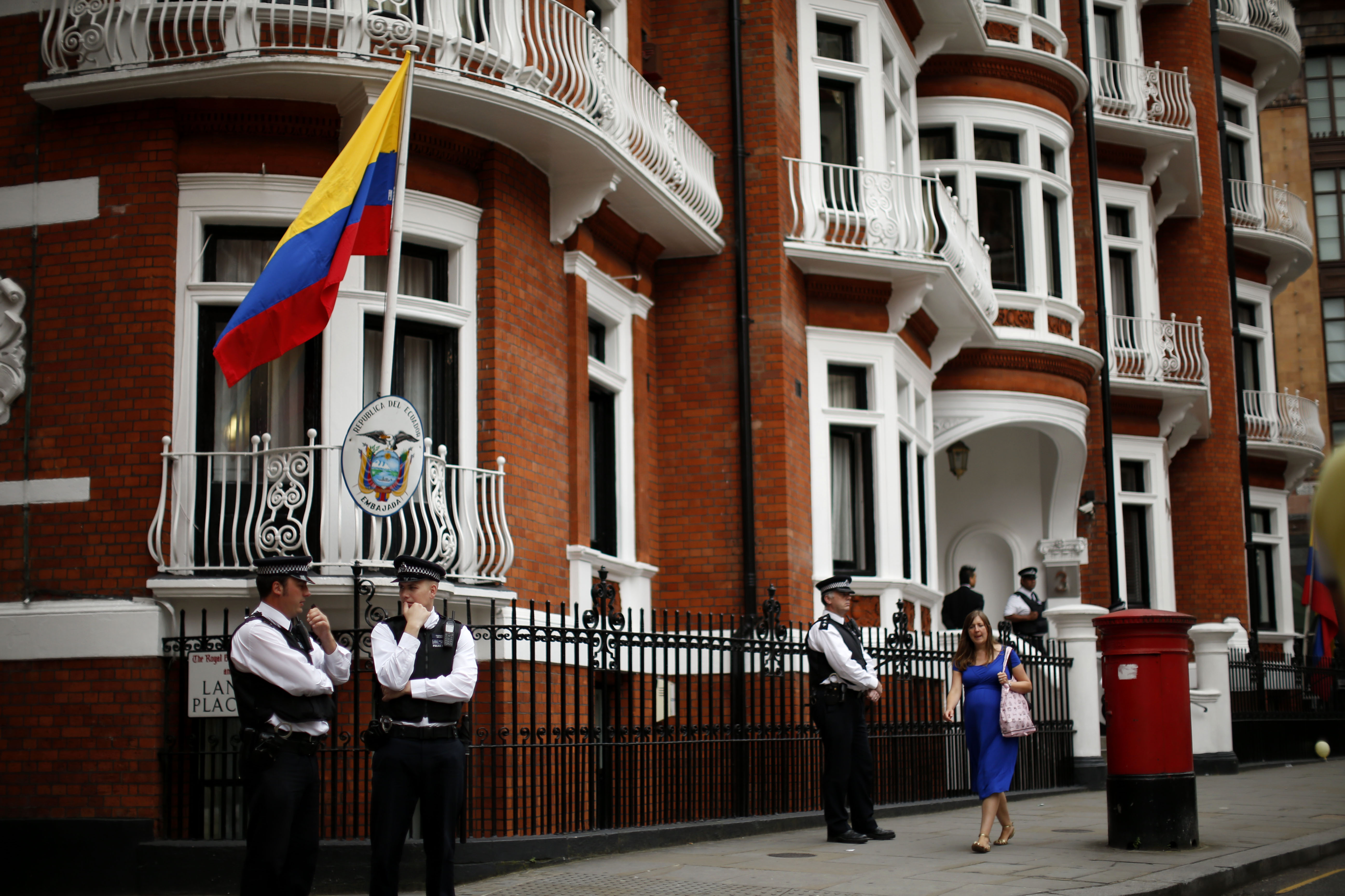 Ισημερινός: Ετοιμοι για διάλογο με Βρετανία και Σουηδία για τον Ασάνζ