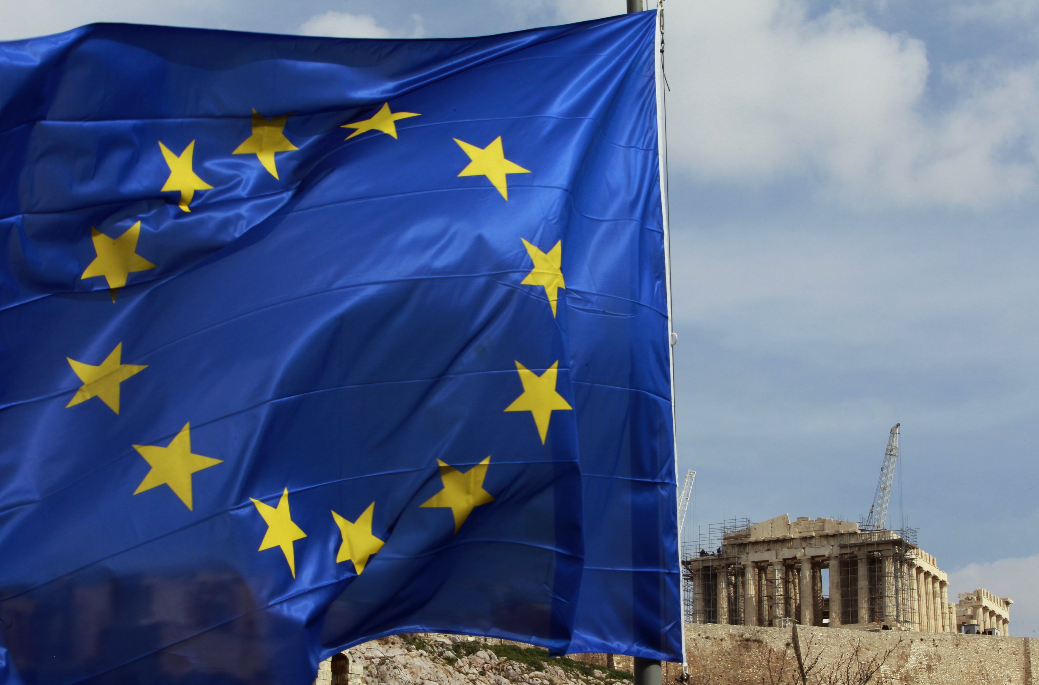 Spiegel:Χωρίς θετικό αποτέλεσμα η μείωση κατώτατου μισθού στην Ελλάδα