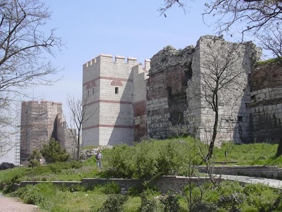 Κωνσταντινούπολη: κινητοποίηση για τα τείχη της πόλης