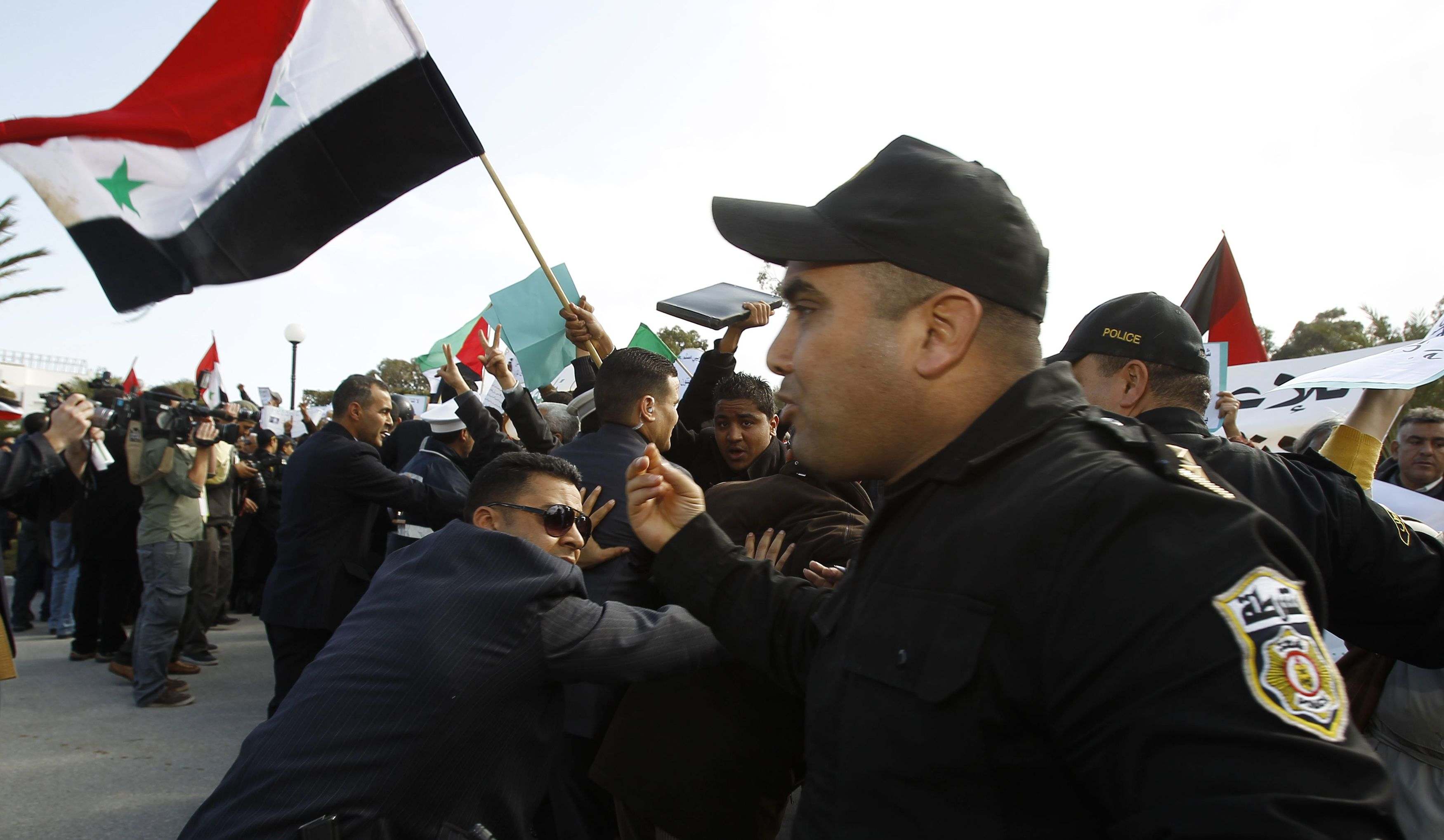 Νεκροί αστυνομικοί σε επίθεση κατά του υπ. Εσωτερικών της Τυνησίας