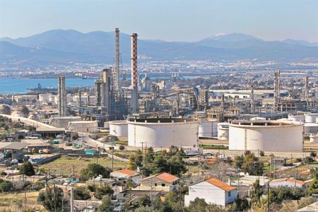 Ο όμιλος Λάτση φέρνει επενδυτή για τα ΕΛΠΕ