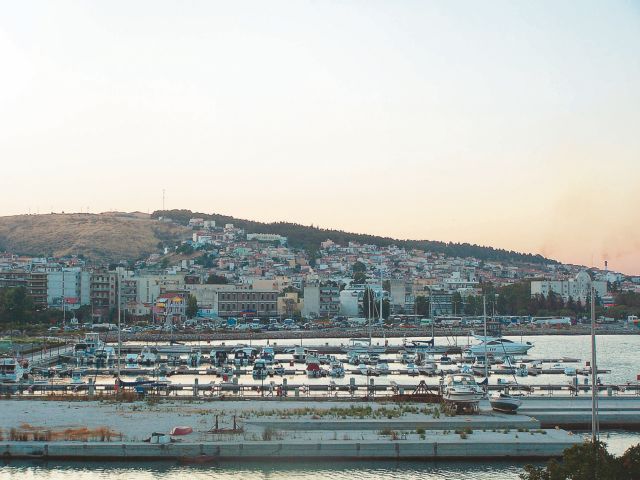 Επεκτείνεται σε στεριά και θάλασσα η Folli Follie