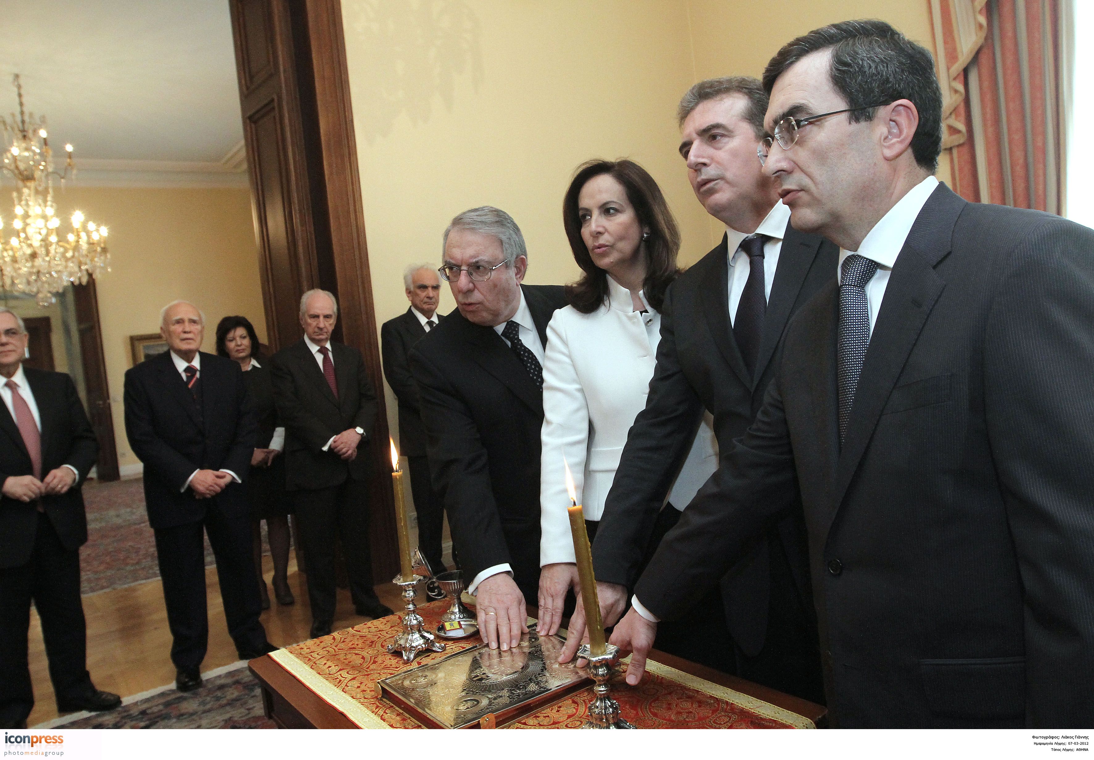 Ορκίστηκαν οι νέοι υπουργοί