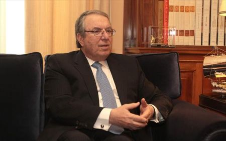 Μπαμπινιώτης: Οχι προκλητικές προτάσεις, σε μια οξυμένη κατάσταση