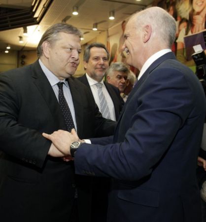 Εμφύλιος στο ΠαΣοΚ, αμηχανία στο Μαξίμου