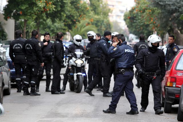 Σκηνικό βίας με επιθέσεις σε γειτονιές της Αθήνας μετά τις εκλογές | tovima.gr