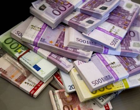 Deutsche Welle-Γερμανια: «Ανάβει» η συζήτηση περί φοροδιαφυγής