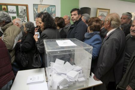 ΠαΣοΚ: Μόνο οι απολύτως αναγκαίες αλλαγές στη ψήφο των μεταναστών
