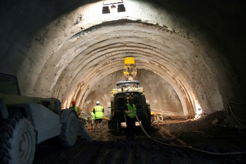 Διεθνείς επαφές Σπίρτζη για χρηματοδότηση έργων υποδομών