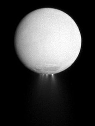Το Cassini «άγγιξε» τους πίδακες του Εγκέλαδου