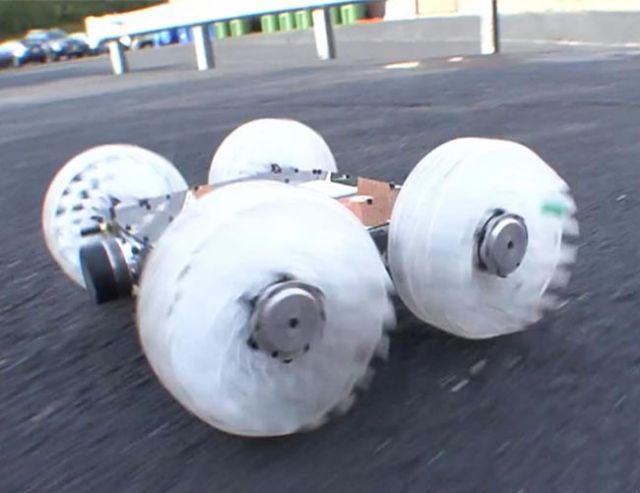 Sand Flea: Ο Σεργκέι Μπούμπκα των ρομπότ