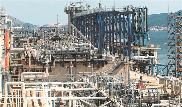 Δίχτυ προστασίας υπουργών σε Λαυρεντιάδη