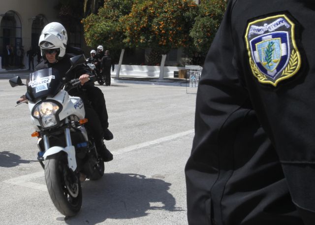 Ειδικός Φρουρός κατηγορείται για τρεις ληστείες σε βάρος αλλοδαπών | tovima.gr