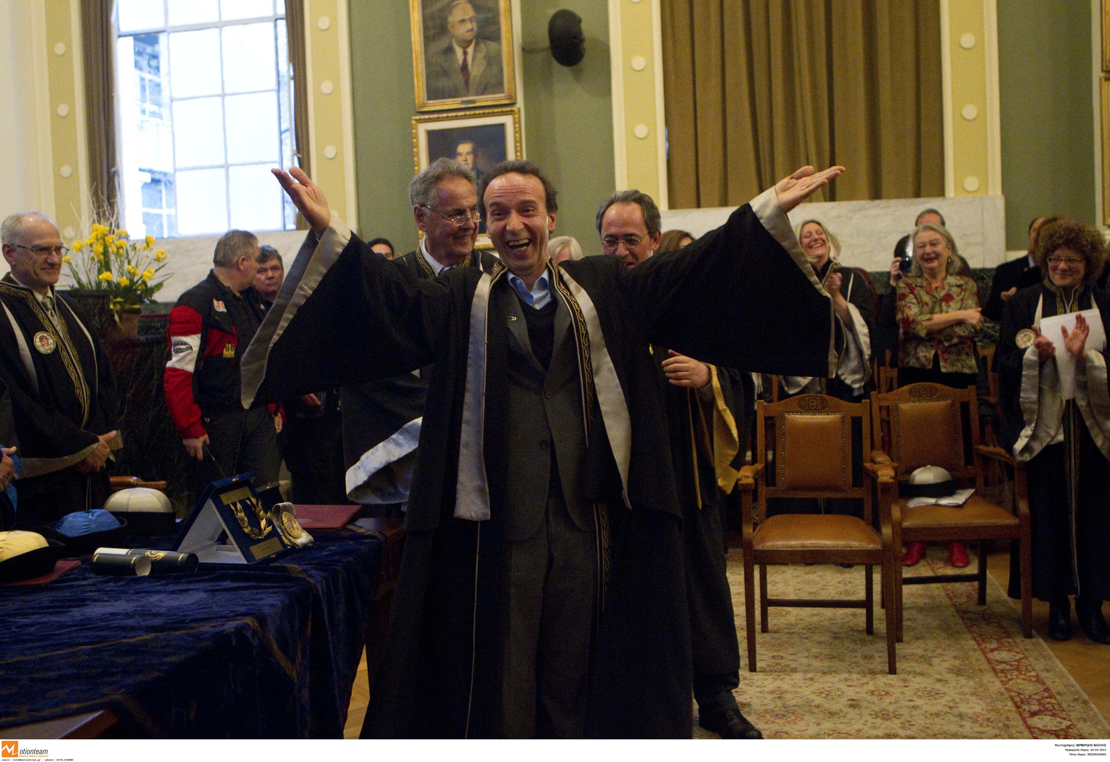 Ρ. Μπενίνι: «Δεν χρωστάει η Ελλάδα, ο κόσμος χρωστά σ΄αυτήν»