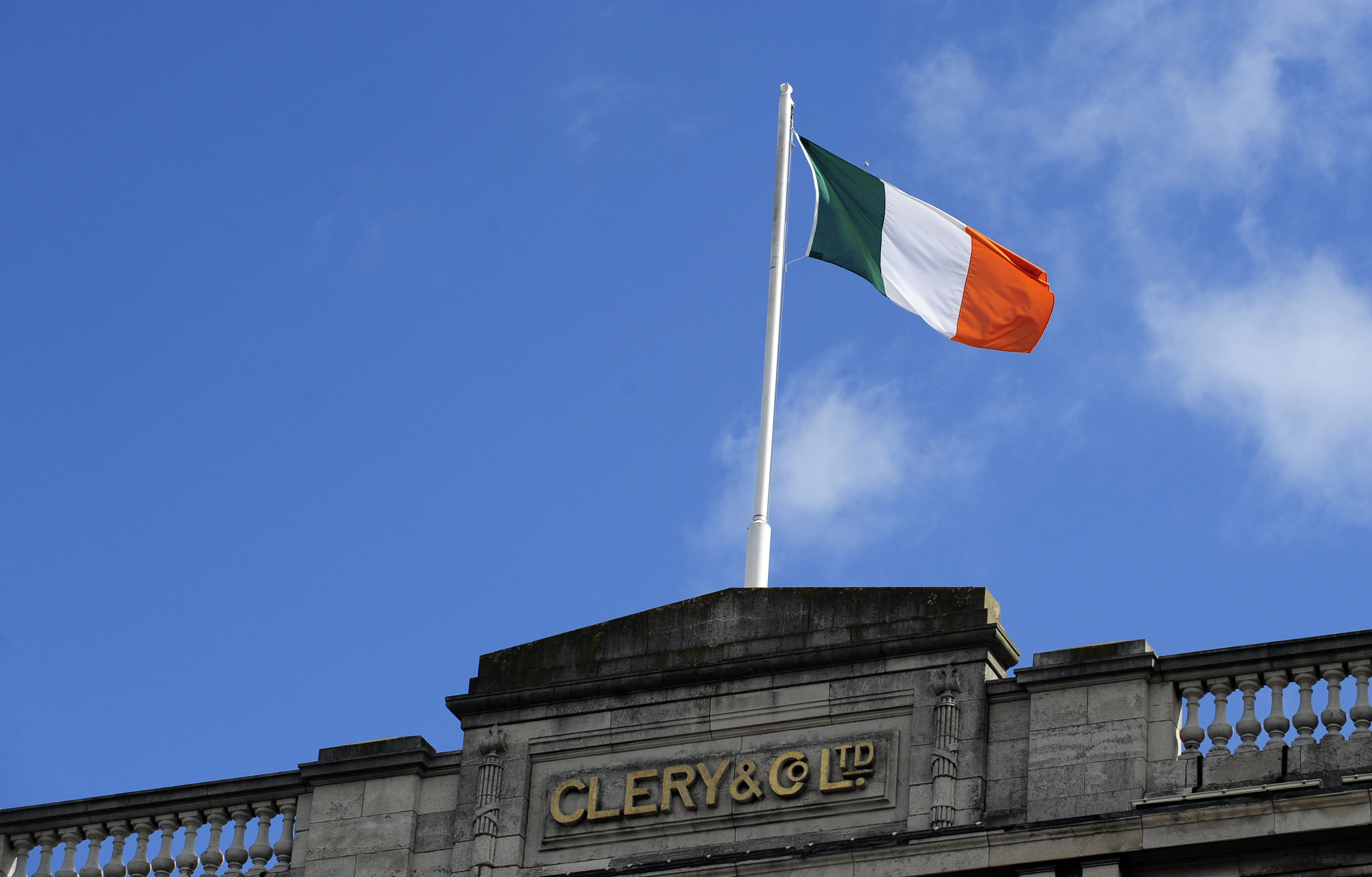 Αναποφάσιστοι οι Ιρλανδοί για «Ναι» ή «Οχι» στο Δημοσιονομικό Σύμφωνο