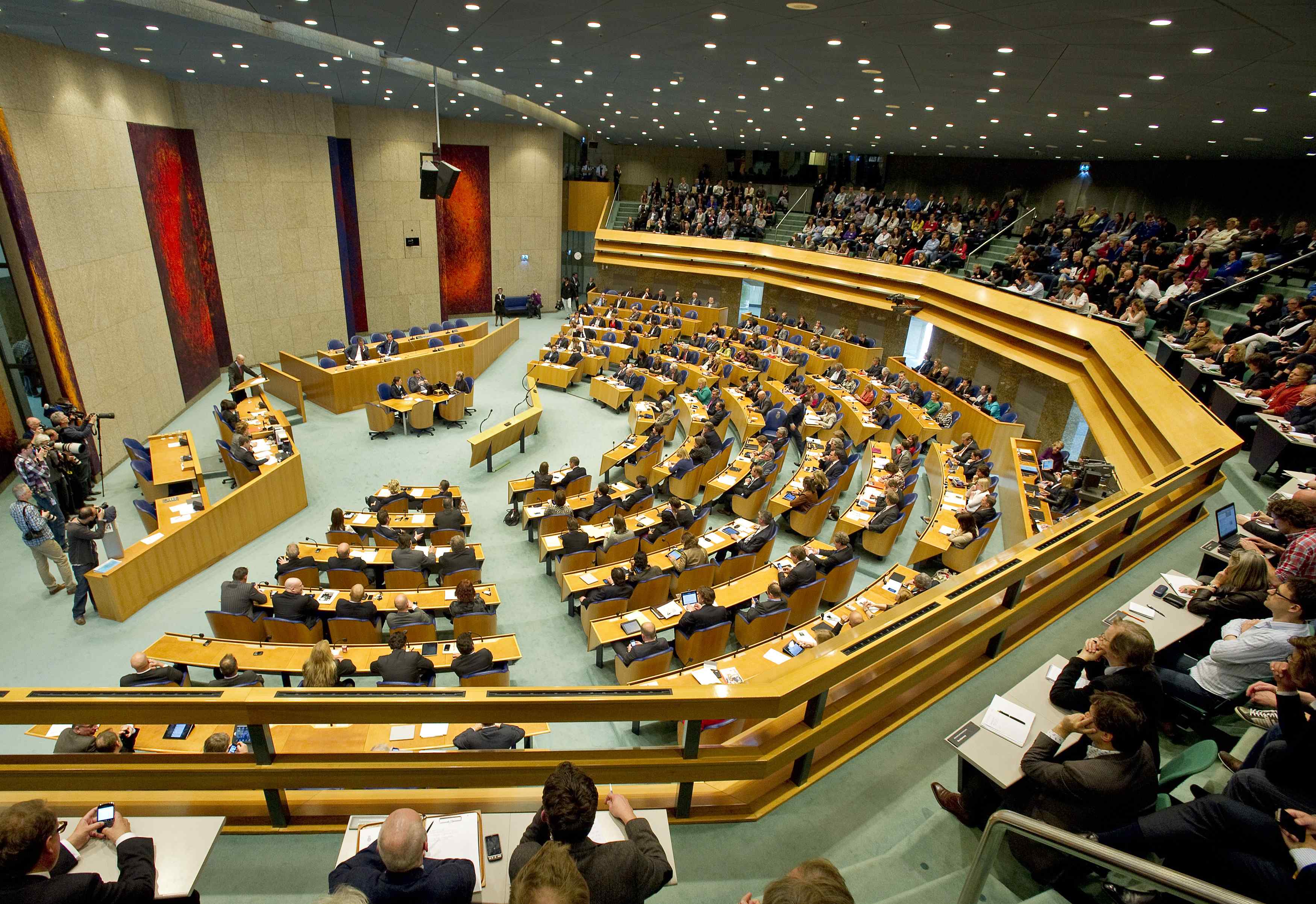 Ολλανδία: Το κοινοβούλιο ενέκρινε τον προϋπολογισμό λιτότητας