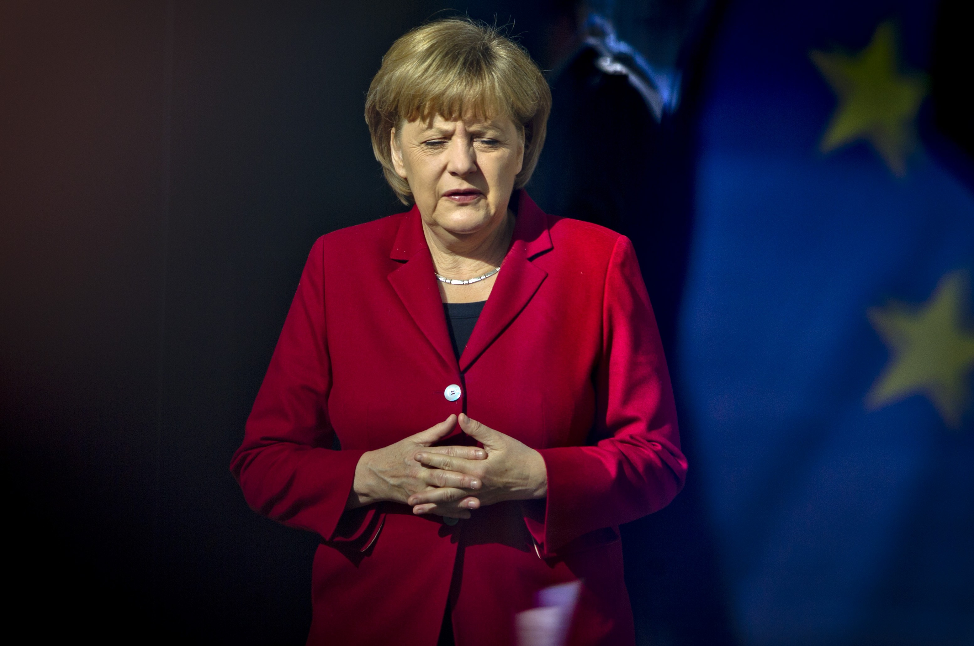 Δυσαρέσκεια Μέρκελ από την εκλογή Ολάντ, γράφει ο γερμανικός Τύπος