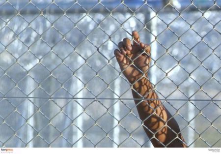 Καταγγελία αστυνομικών της Σάμου για τις συνθήκες κράτησης μεταναστών